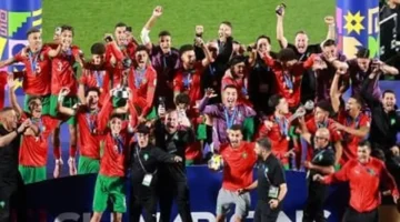 مراسم تتويج المغرب بكأس العالم للشباب بعد الفوز على الأرجنتين تكرم تاريخ كرة القدم المحلية